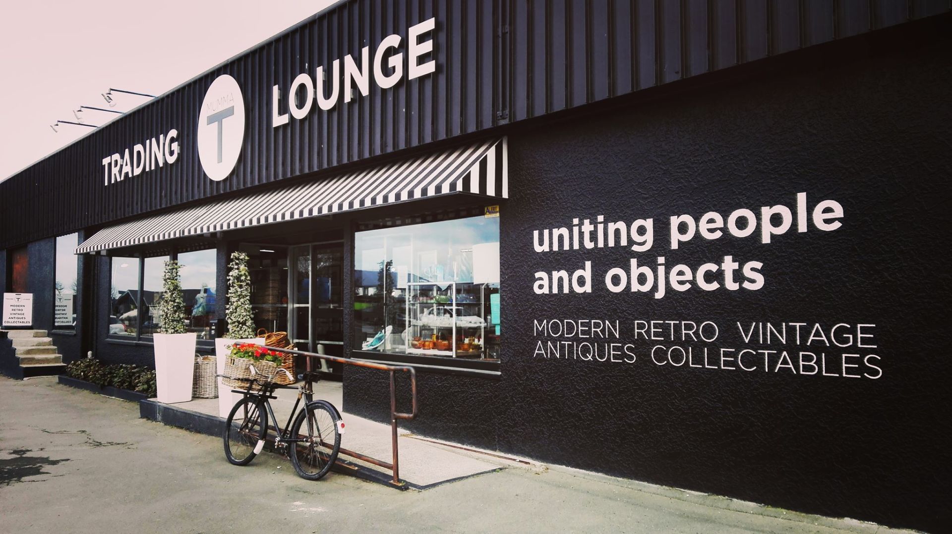 Trish Coleman, Mumma T Trading Lounge, signage, branding, artwork