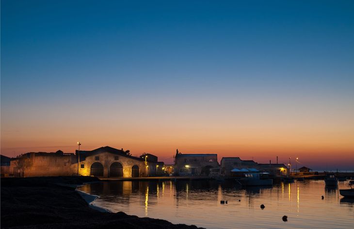 Paesaggio di mare al tramonto