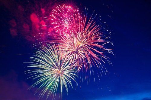 fuochi d'artificio durante festa di paese