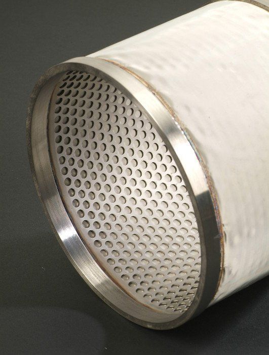 Cylindrical baskets, pleated baskets, tubes and flat screens