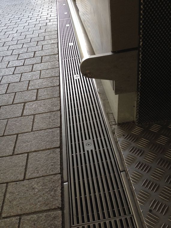 Station floor grilles