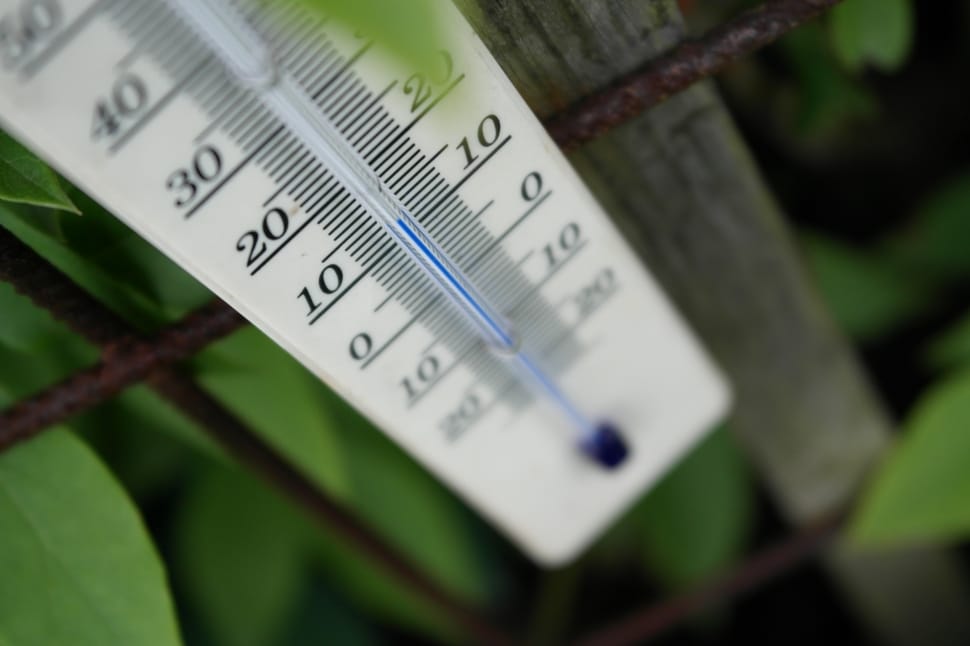 Thermometer showing early morning cold 