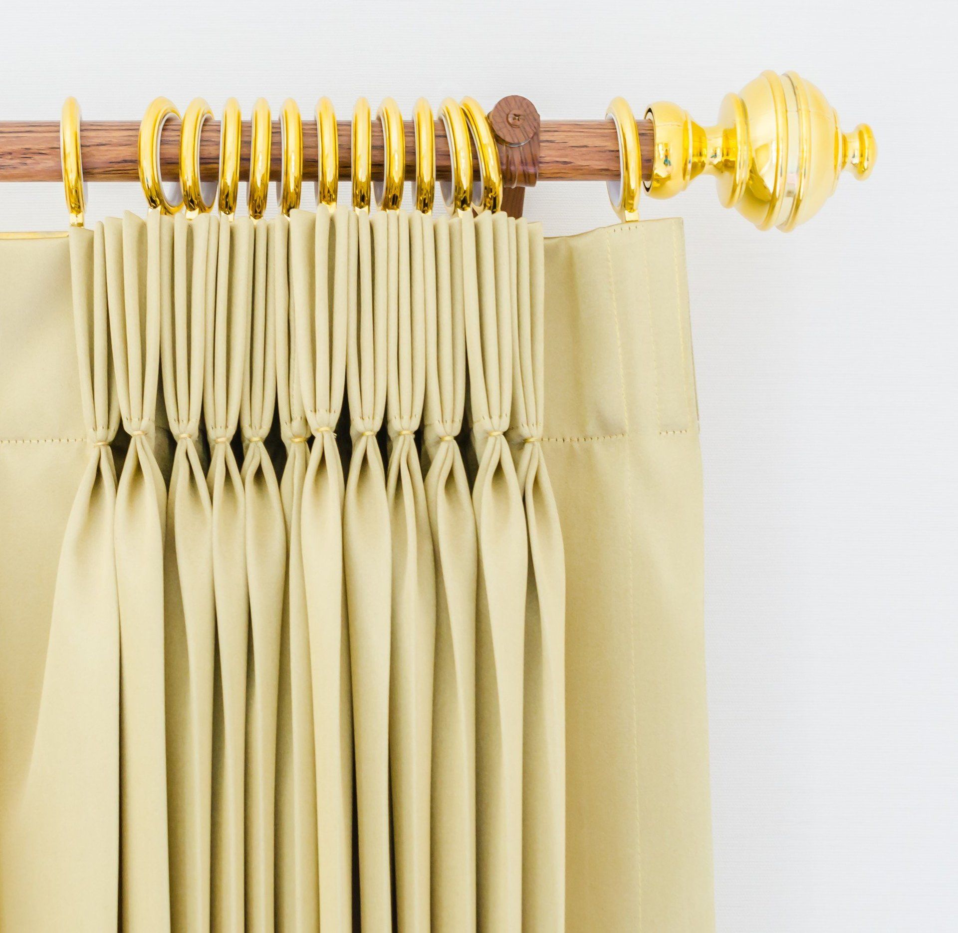 Curtain rings