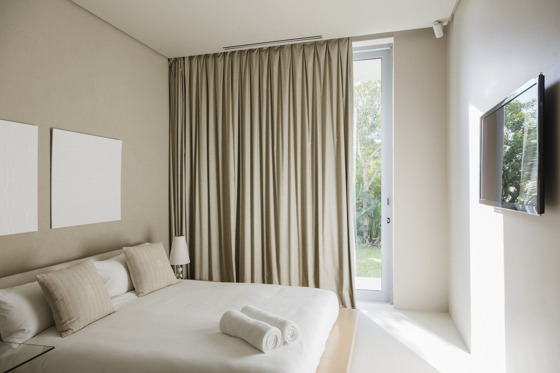 Curtain fitting