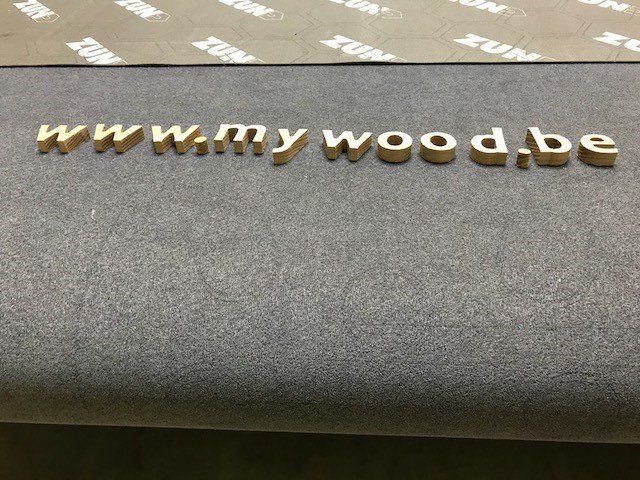 Houten letters die 
