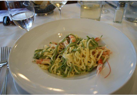 Pietanza a base di molluschi e crostacei