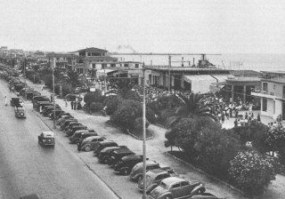 Foto storica di una via di Viareggio