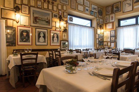 Tavoli in un ristorante