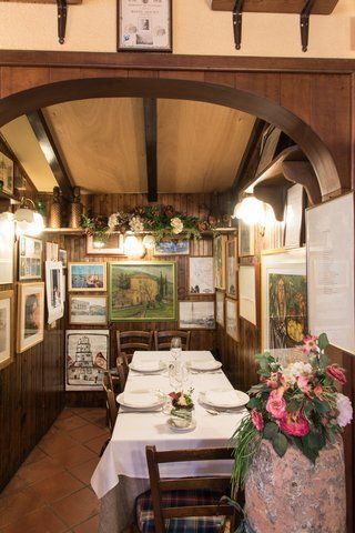 Stanza privata con tavolo in un ristorante