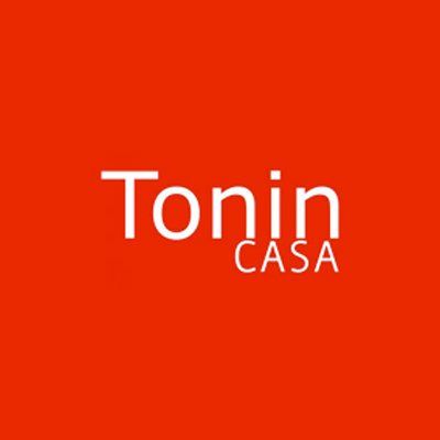 Logo per Tonin Casa, azienda di arredamento. Testo bianco su sfondo rosso.