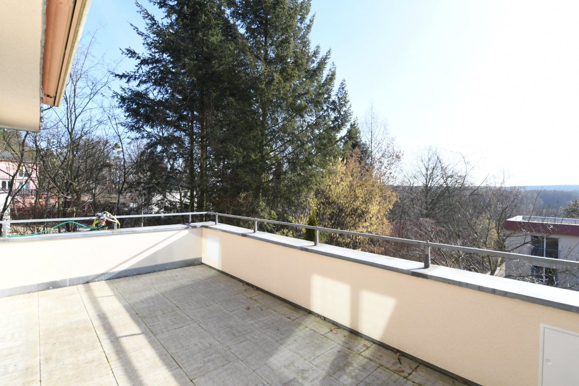 Die+gro%C3%9Fe+Terrasse.jpg