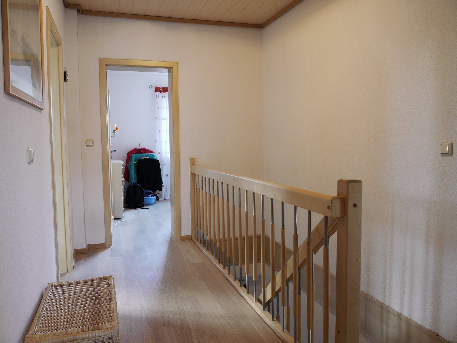 Flur+und+Treppe+im+OG.JPG
