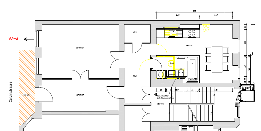 Ein Grundriss eines Hauses mit Balkon und Treppe