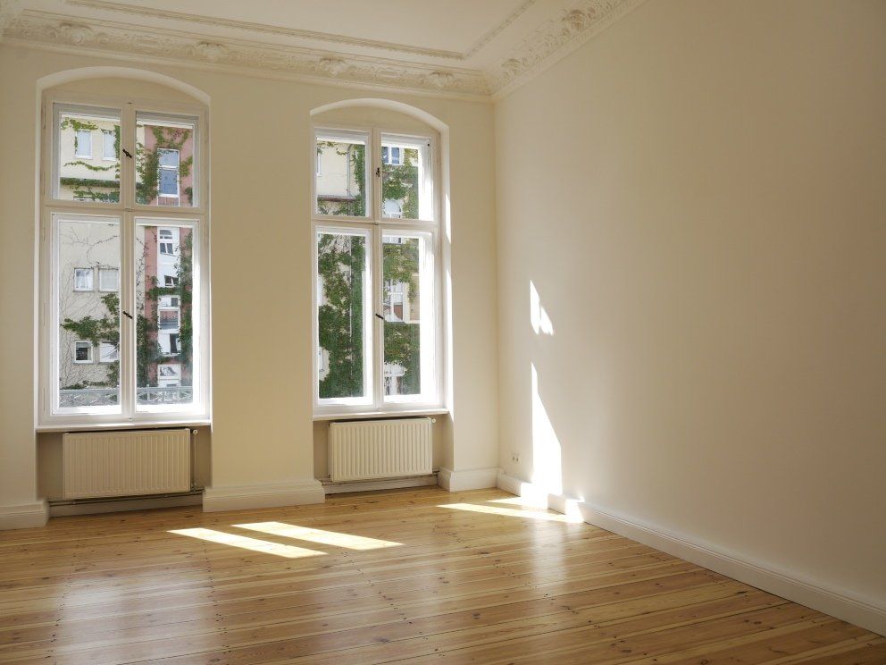 Wohnzimmer+mit+Dielen%2BStuck.jpg