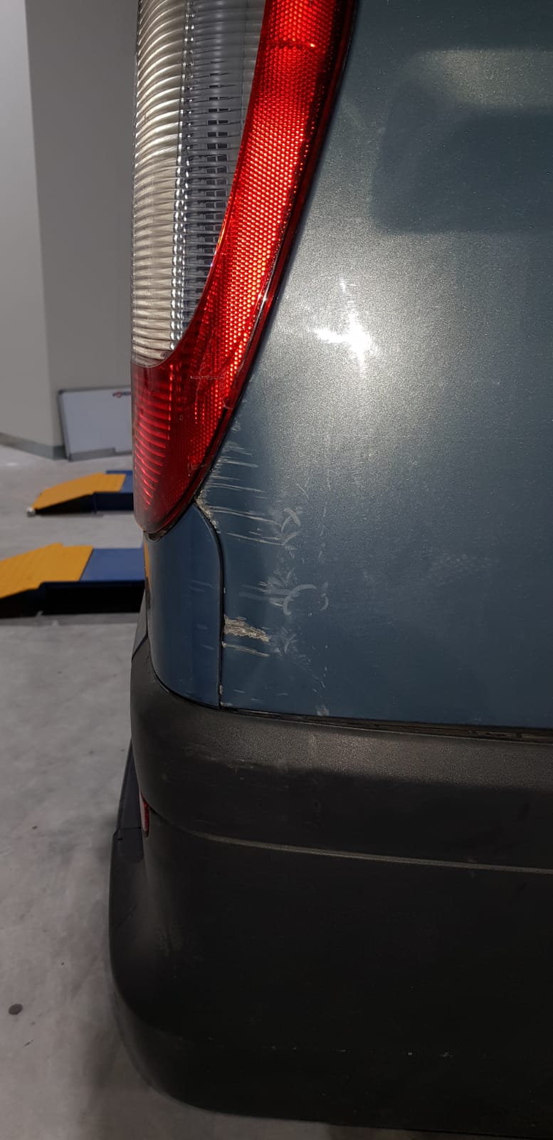 Brunner Fahrzeuglackierung - Unfallinstansetzung