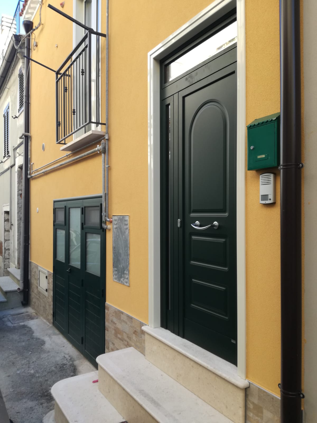 portoncino in alluminio lafiosca infissi MT