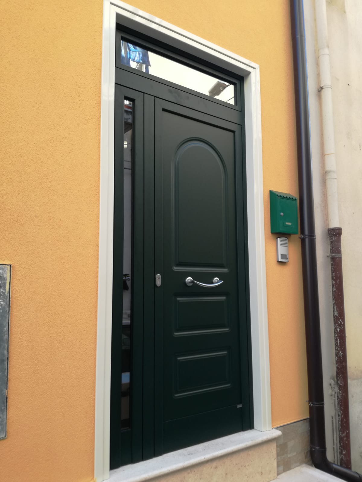 portone in alluminio lafiosca infissi MT