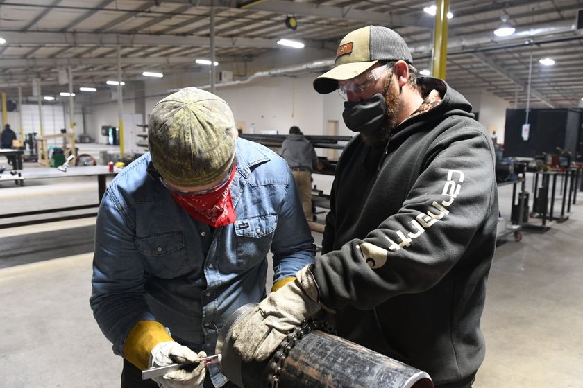 Local 538 Apprentice & mentor discussing a complex machinery job