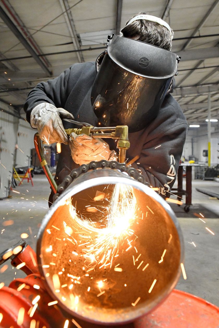 Local 538 Apprentice plasma cutting a pipe