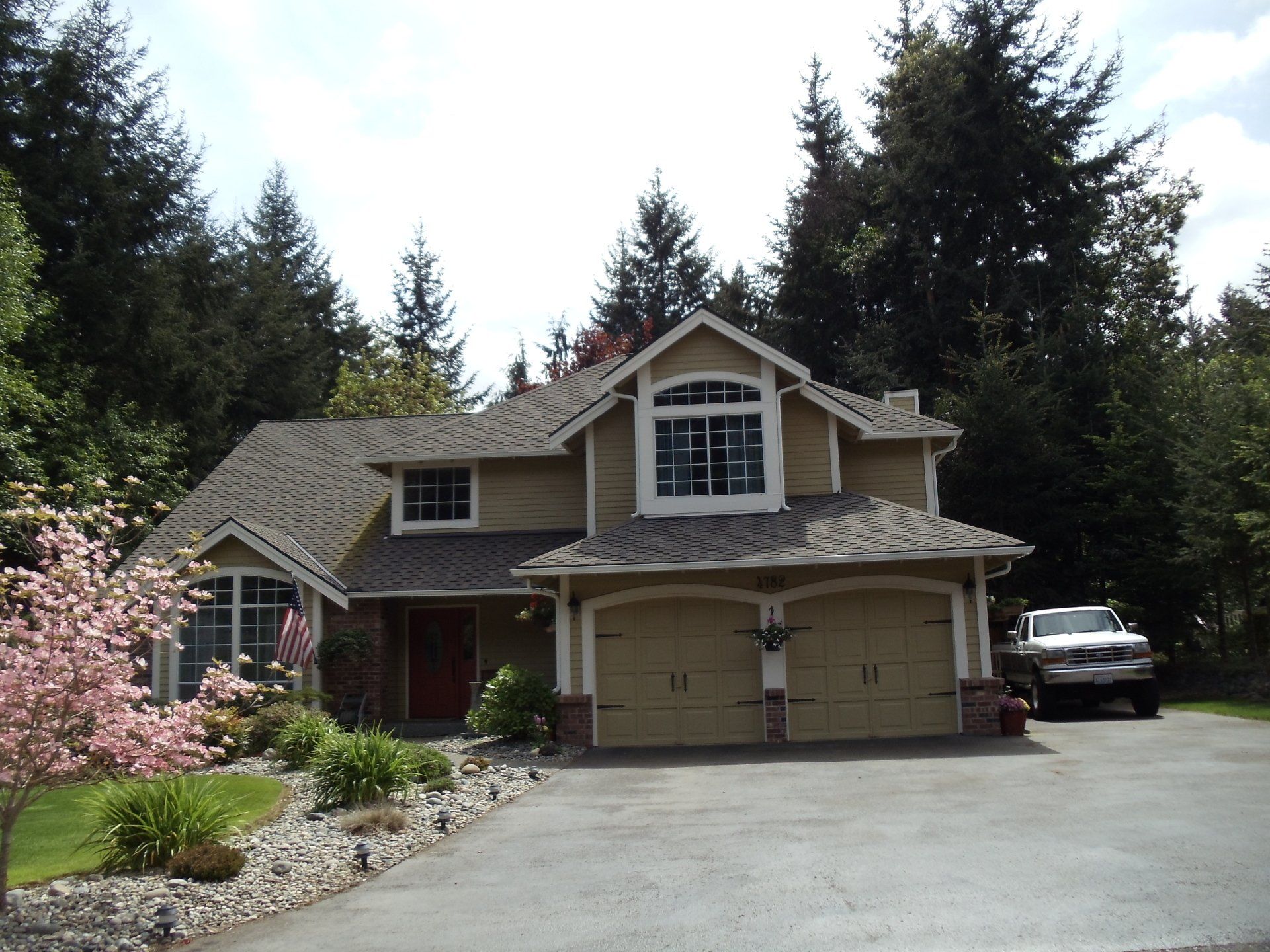 House with Driveway — Olalla, WA — Peninsula Roofing LLC