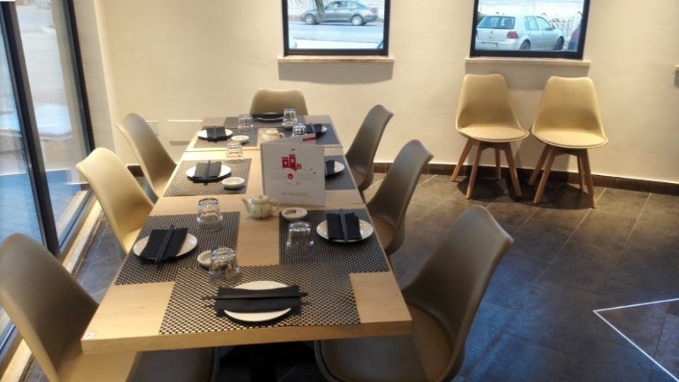 Tavolo di ristorante asiatico