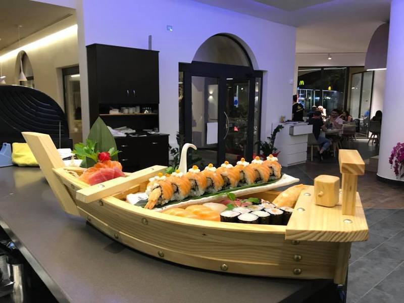 Preparazione sushi tradizionale