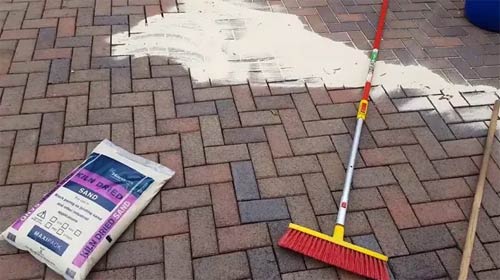 re-sanding a Chichester driveway