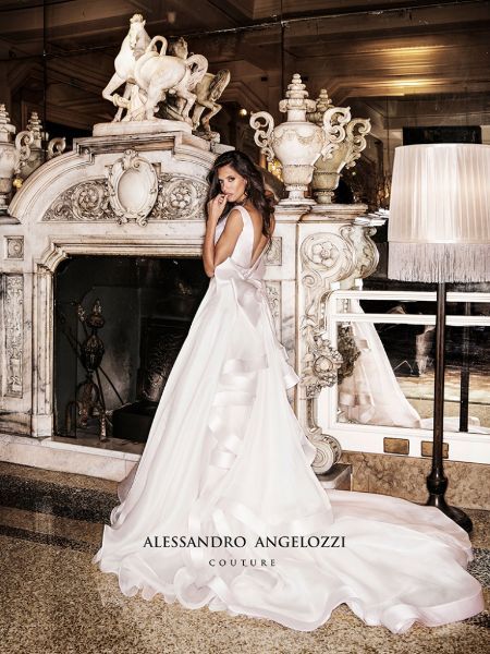 abito da sposa in seta con fiocco