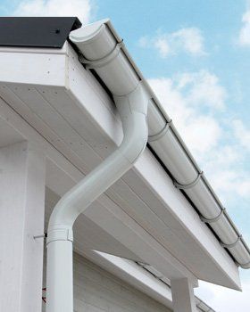uPVC guttering with downpipe