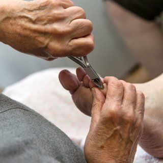 nails cutting services