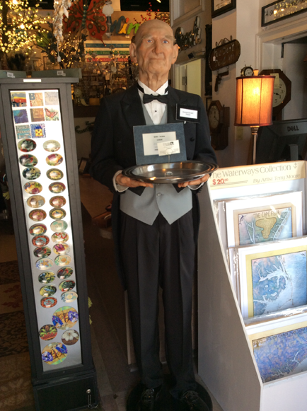 Tourists — Statue Holding a Tray in Wilmington, NC Tourists — Statue Holding a Tray in Wilmington, NC