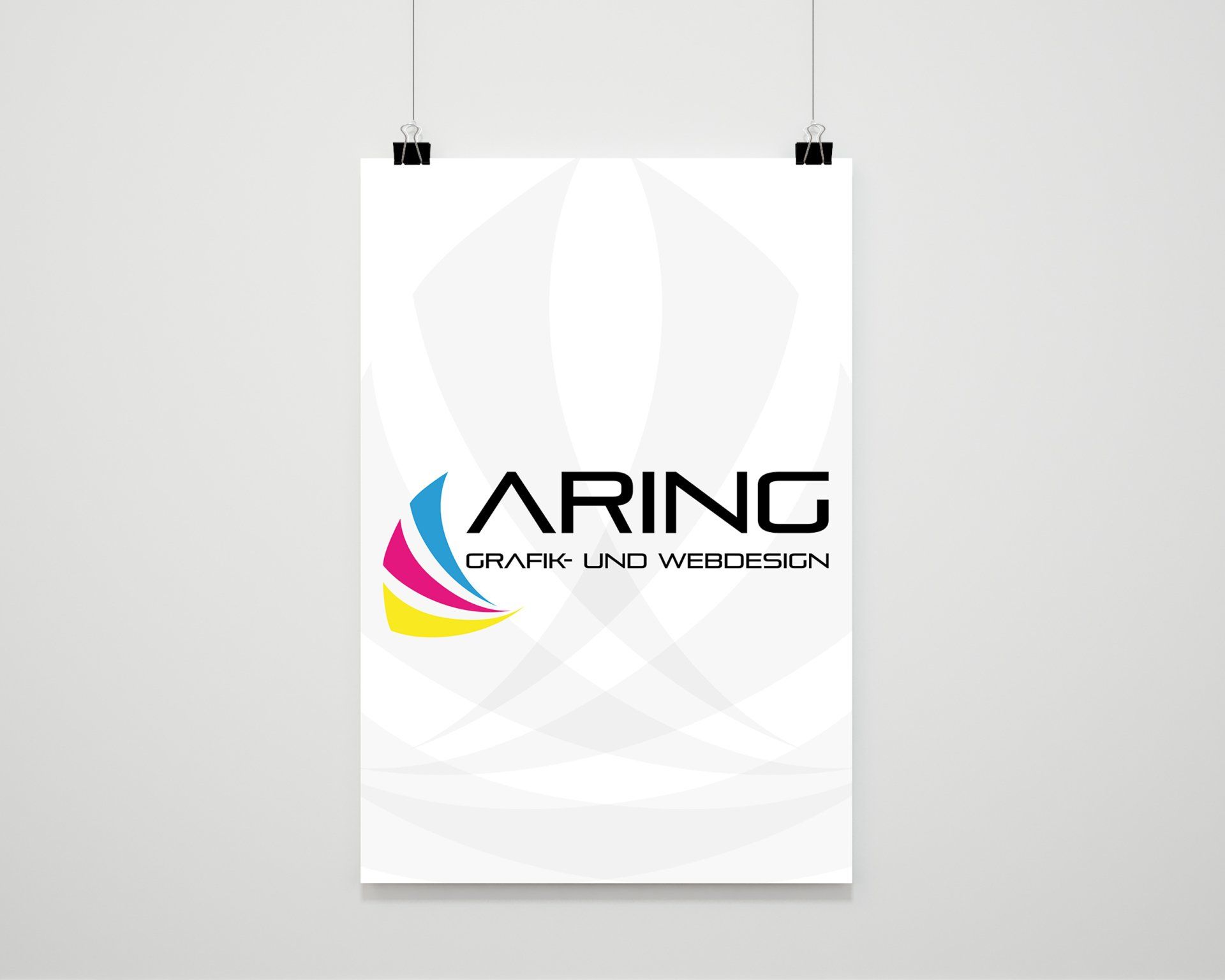 Ein weißes Plakat mit dem Wort „aring“ darauf