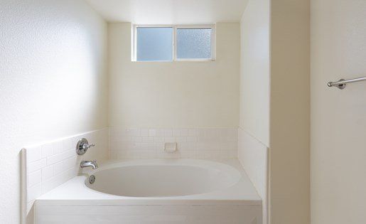 glen oaks bath tub