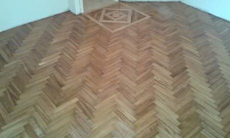 vista angolare di parquet in una stanza