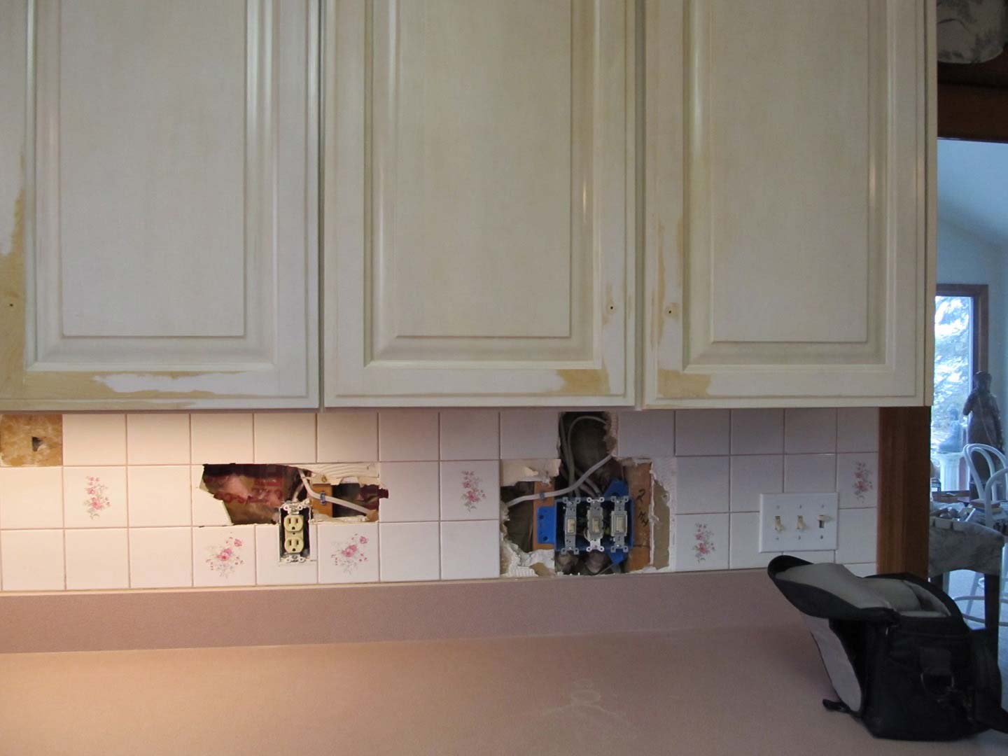 Counter Tile Walls Repair — The Tri-State Area — Carriage House II In-Home Restorations