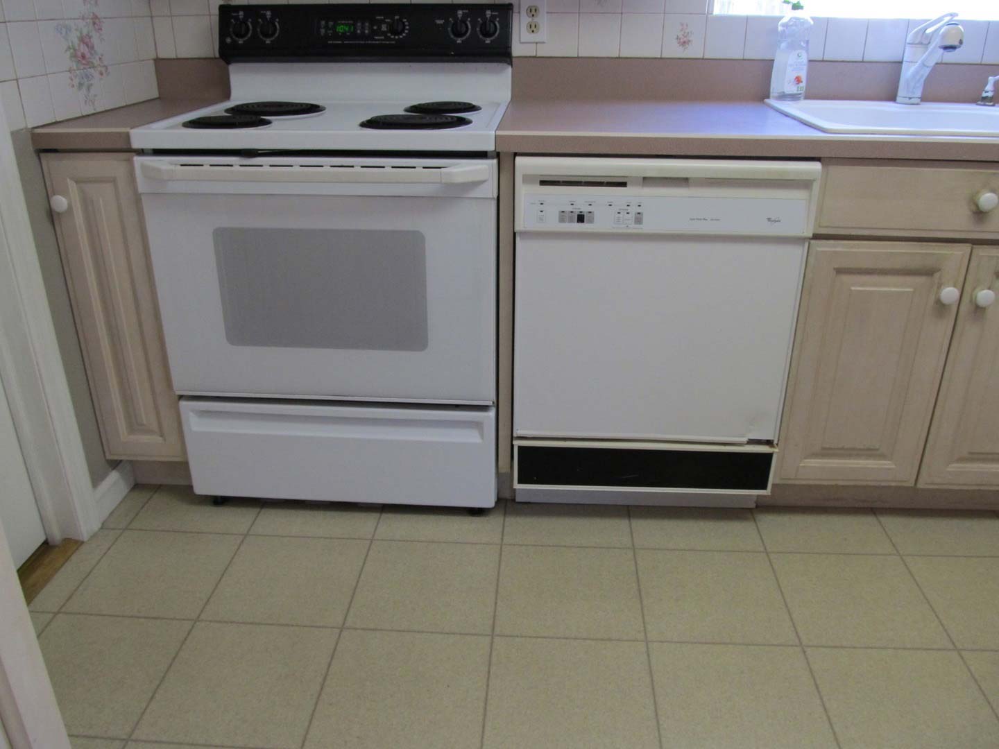 Stove and Dishwasher — The Tri-State Area — Carriage House II In-Home Restorations