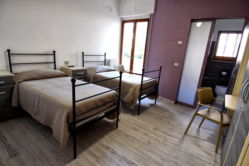 camera doppia per ospiti di casa di riposo