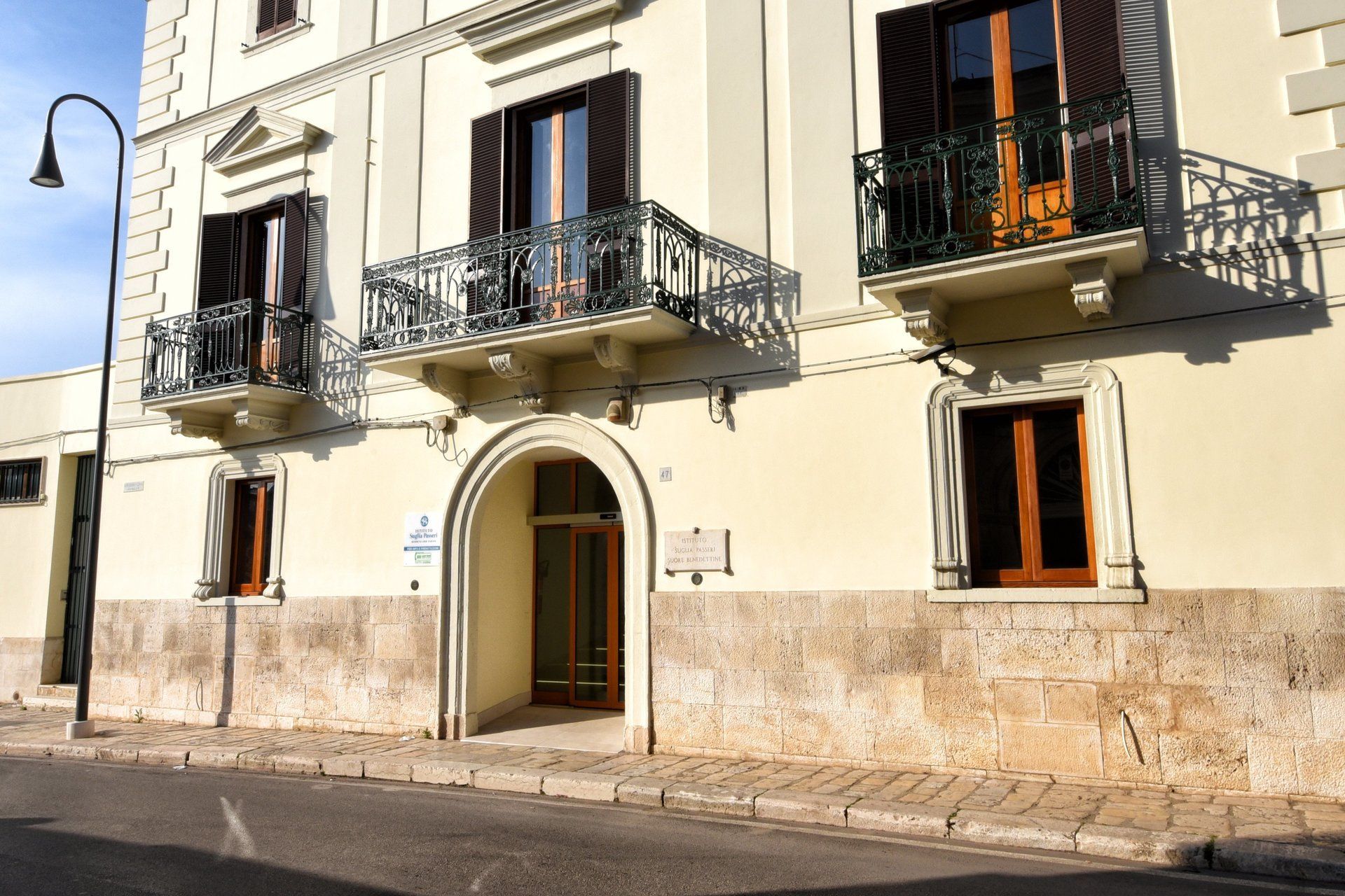 facciata di casa di riposo