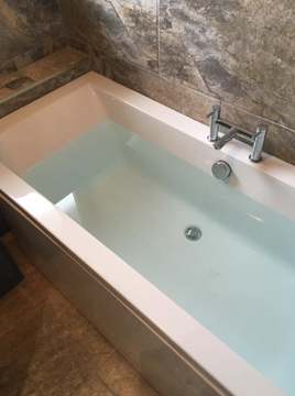 Bath tub