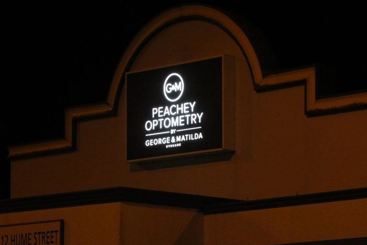 Illuminated light box sign