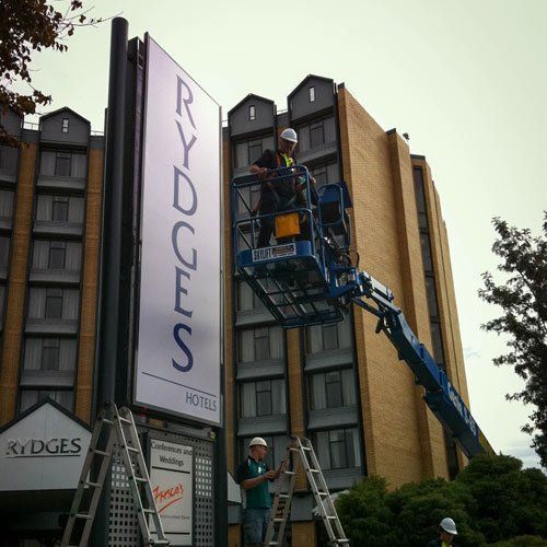 rydges hotel sign
