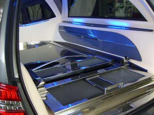 Interno del carro funebre