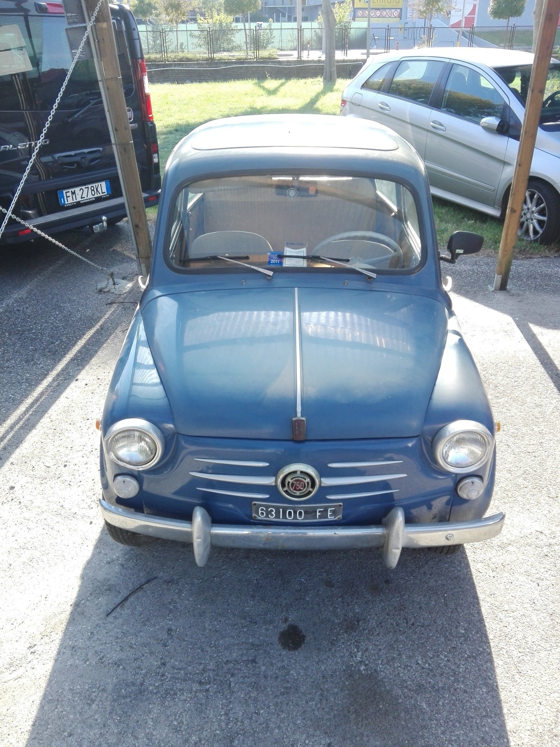 auto blu restaurata