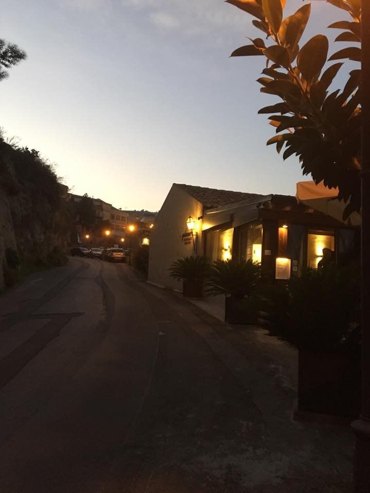 ristorante aperto all'ora di cena