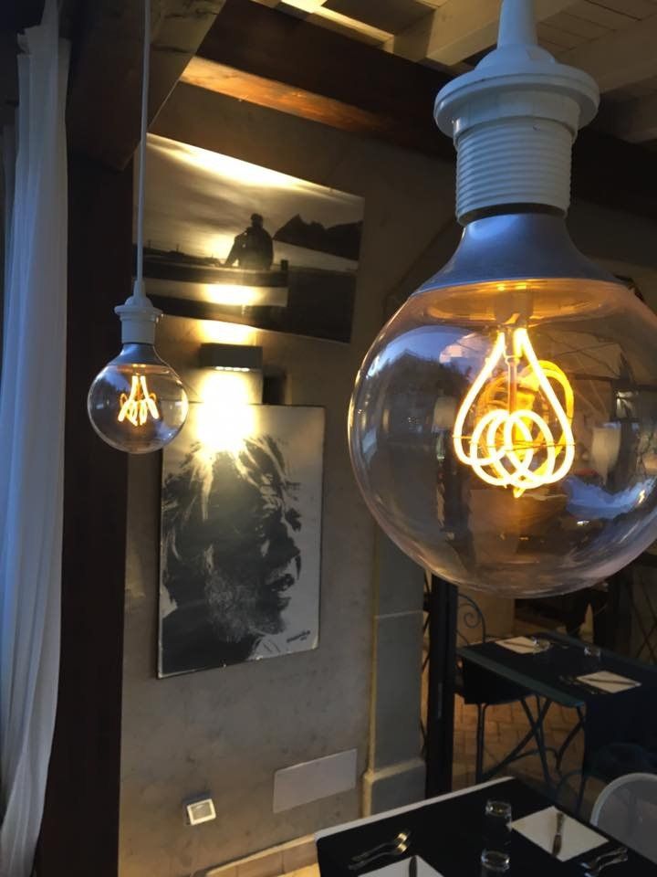 lampadina per un arredo di design al ristorante