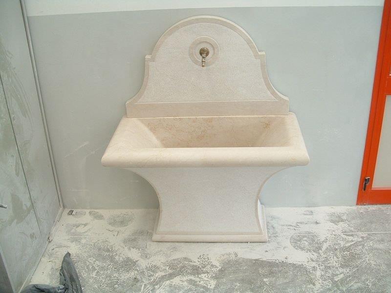 Fontanella in marmo