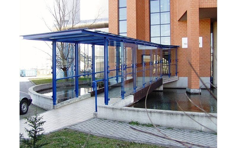 costruzione di un ponte in ferro