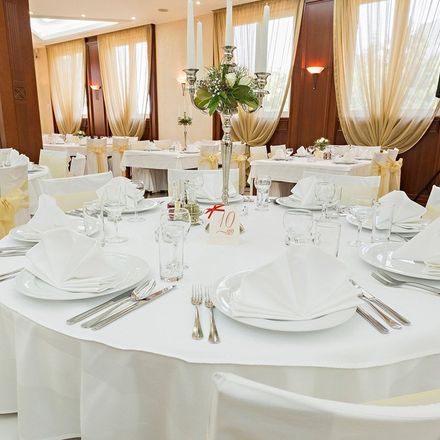 Clean Tables — Round Tables in Clearwater, FL