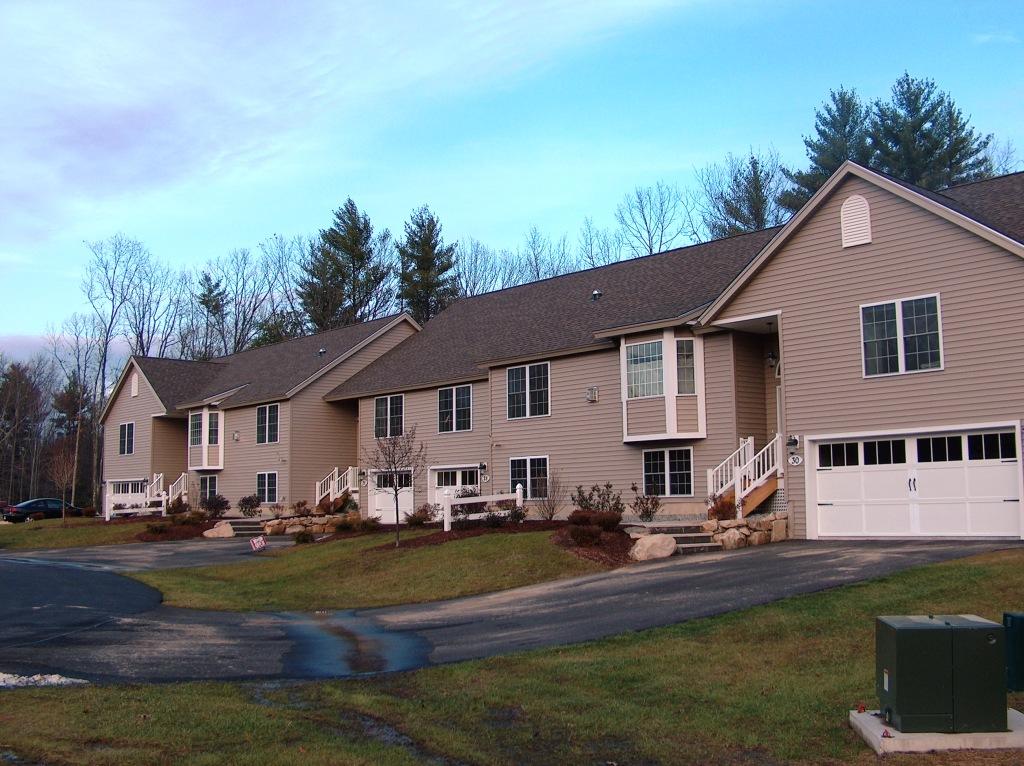 A row of houses are lined up next to each other