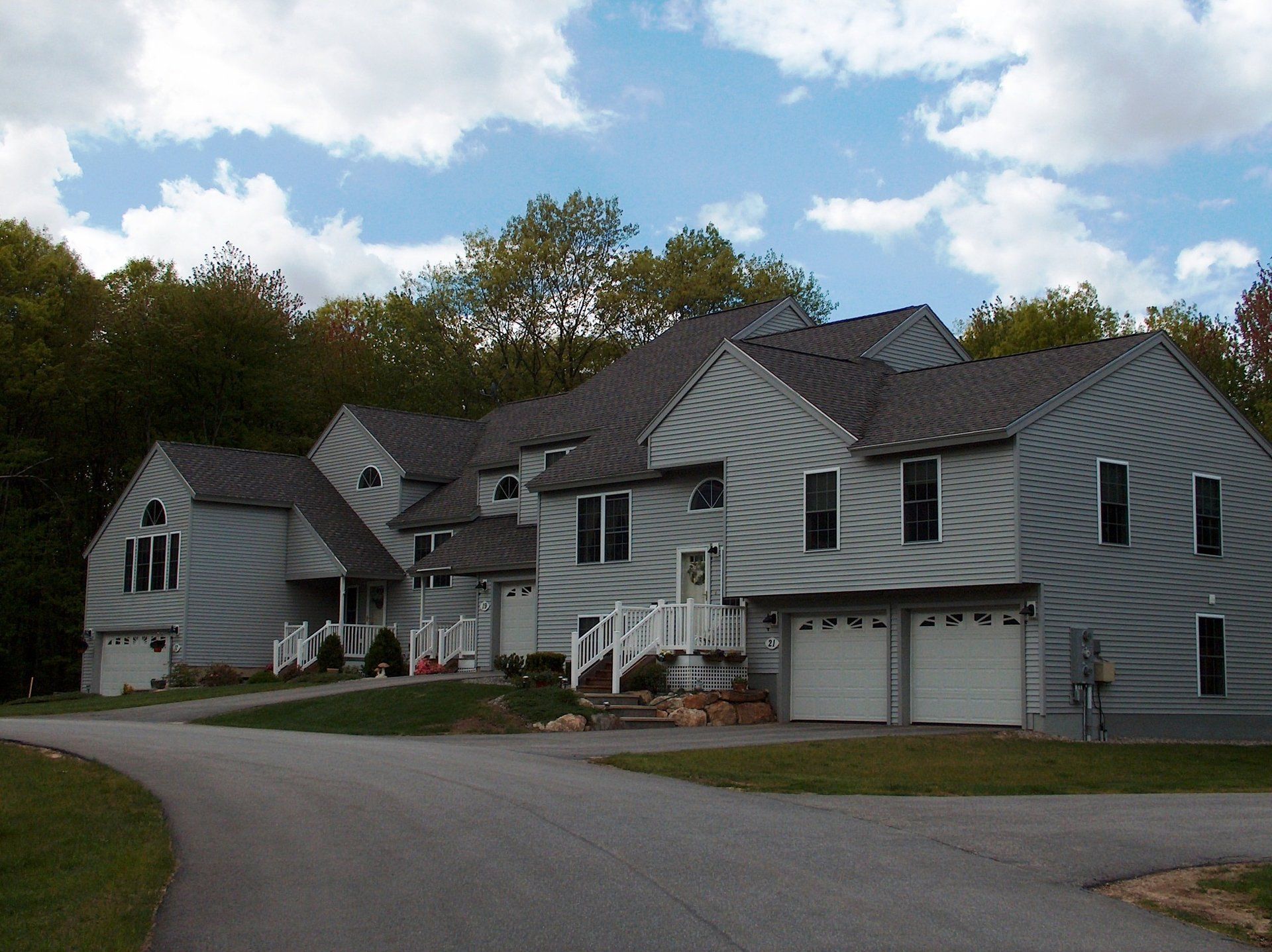 A row of houses are lined up next to each other